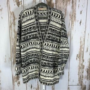 Roo Crossing, Chic Women's Black and White Patterned Cardigan. Size Large.